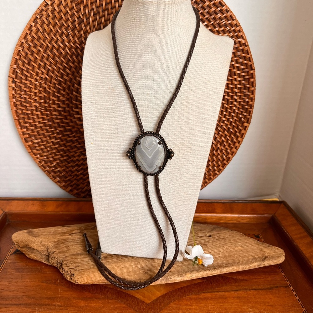 VTG Banded Agate Bolo Tie Brown Leather Cord Western Stone Slide